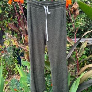 AE Waffle Super High Waisted Flare Pants; Size Medium; Color Forest Green 3rdpic